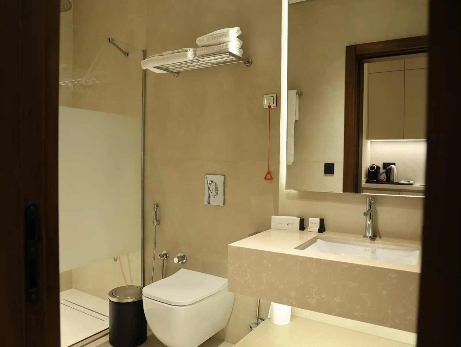 Suite bathroom